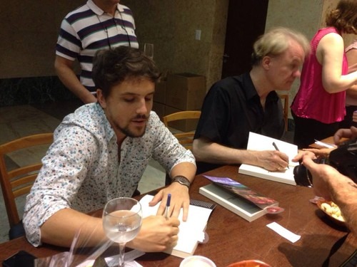 Renan Quinalha (à esquerda) advogado da Comissão Nacional da Verdade e, à direita, James Green, professor de cultura brasileira nos EUA, e militante histórico LGBT no Brasil. Crédito da Foto: Gean Gonçalves
