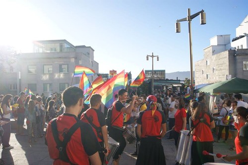 Orgullo de Vigo Mafia Rosa.jpg