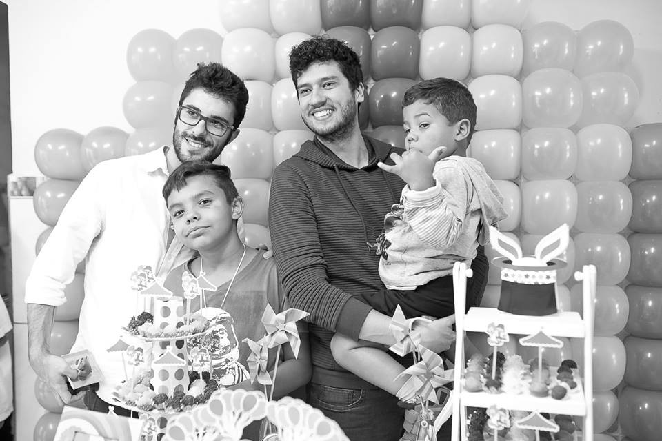 Rafael e Luciano Pais Adopção gay.jpg